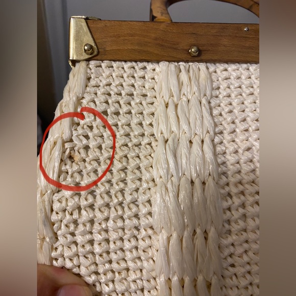 Elegant Gaymade Cream Woven Handbag with wooden handle - Picture 5 of 7